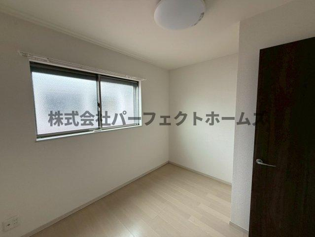 出口3丁目戸建　賃貸の洋室|明るい洋室です