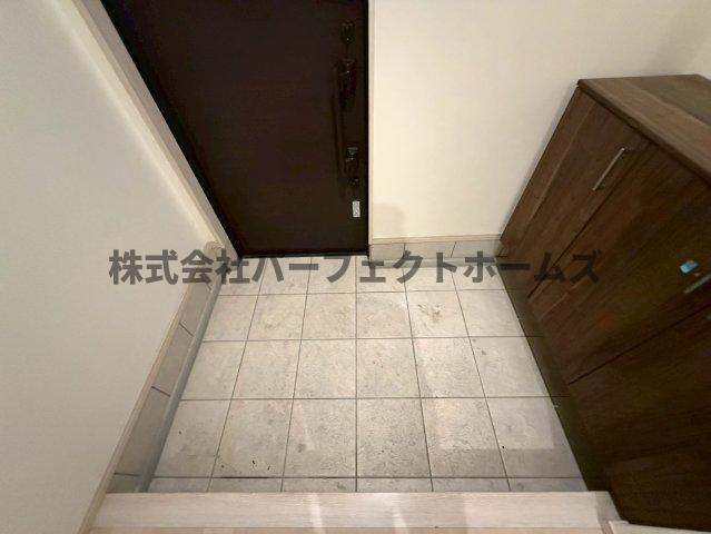 出口3丁目戸建　賃貸の玄関|明るい玄関です