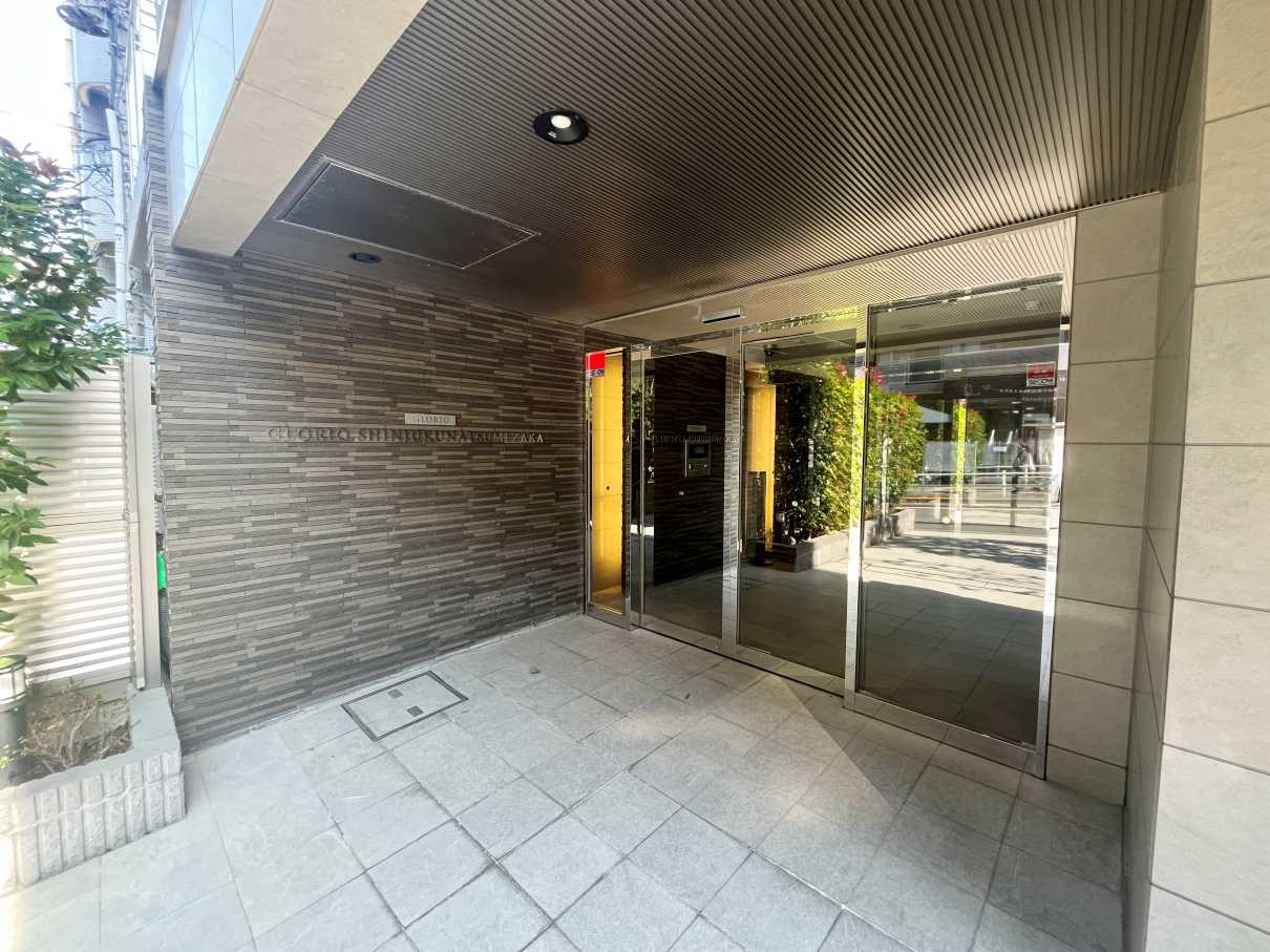 グローリオ新宿夏目坂のエントランス