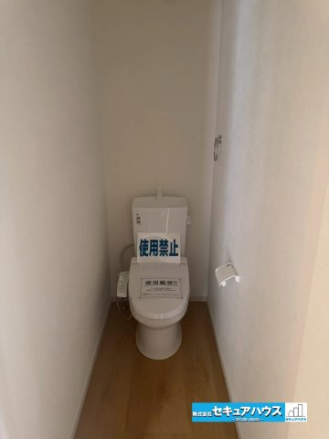 【完成】名古屋市南区神松町2丁目のトイレ|【高機能トイレ】
◆高機能トイレの多くは便器のフタの開閉が自動であり、使用後に手動で水を流す面倒もなく非常に便利です。スタイリッシュな見た目で、お掃除しやすく、節水効果が高いです。