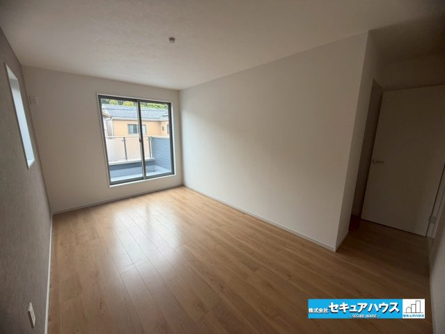 【完成】名古屋市南区神松町2丁目の洋室|【洋室】
◆お子様のお部屋や主寝室、来客時の宿泊室、趣味のお部屋としてもご利用いただけます♪