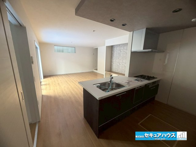 【完成】名古屋市南区神松町2丁目のキッチン|【キッチンから見たリビング】
◆対面式キッチンなのでリビングの様子を見ながらお料理が作れて家族との会話も楽しめますね♪　　　　　　　　　　　　　　　　　　　　　　　　　　　　　　　　　　　　　　　　　