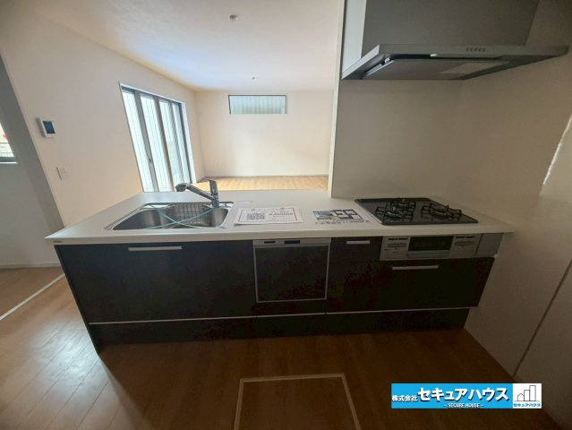 【完成】名古屋市南区神松町2丁目のキッチン|【キッチン】
同時にたくさんの料理が調理できる。「焼く・蒸す・煮る」の工程を同時進行で進めることができるので、料理を素早く作ることができます。育児でバタバタ忙しいママに嬉しい♪