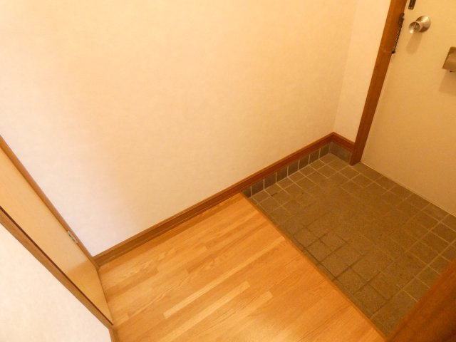 サニーハイツ（西23条）の玄関