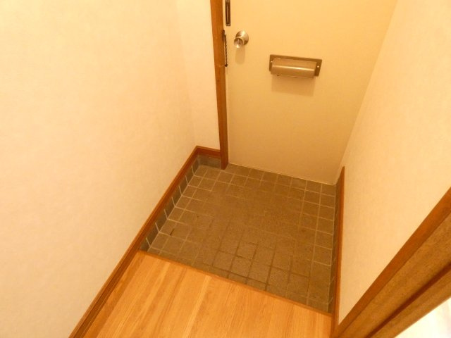 サニーハイツ（西23条）の玄関