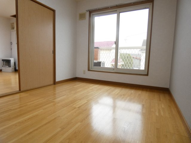 サニーハイツ（西23条）の洋室