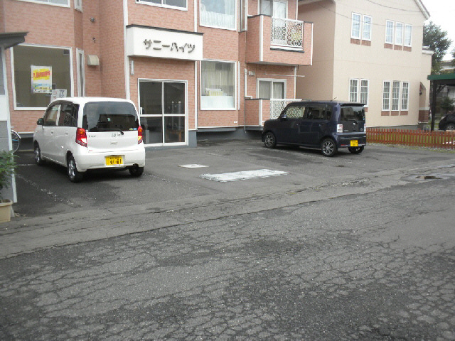 サニーハイツ（西23条）の駐車場