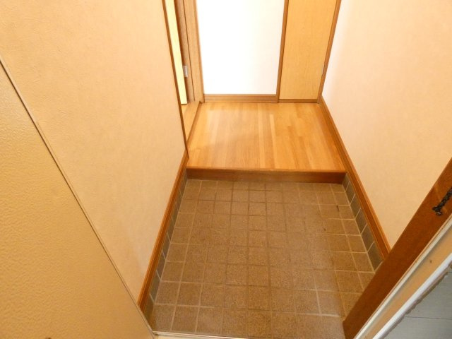 サニーハイツ（西23条）の玄関