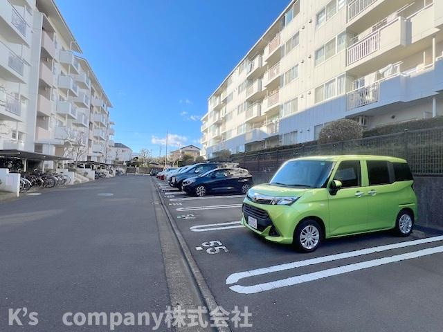 茅ヶ崎市香川1丁目　ライトタウン茅ケ崎4号棟の駐車場|敷地内駐車場スペース◇◇