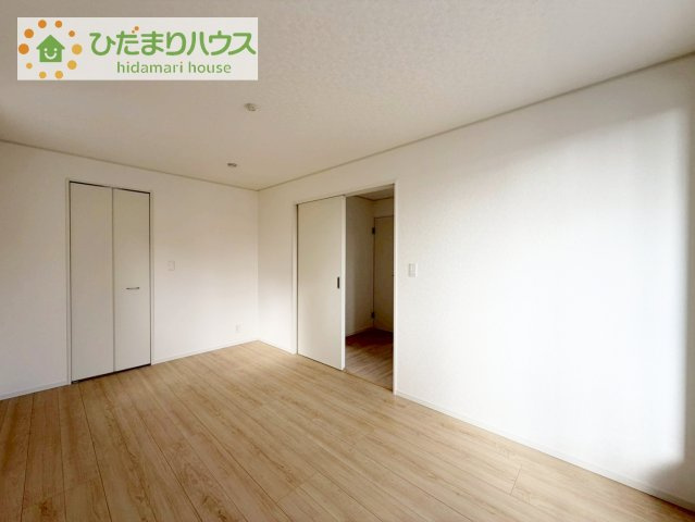 【寝室】 | 龍ケ崎市川余郷第1　新築戸建 | 広めの主寝室は、ベッドの他にもパソコンデスクやドレッサーなども置けちゃいます(*^-^*)