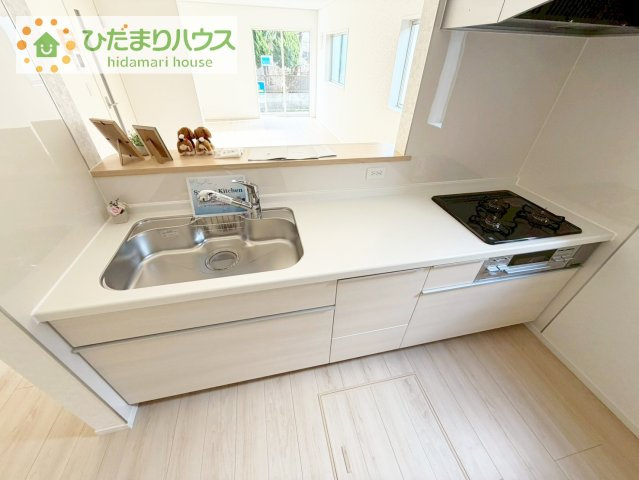 【キッチン】 | 龍ケ崎市川余郷第1　新築戸建 | コンロは嬉しい3口コンロ！シンクはつなぎ目なしでお掃除も簡単です♪
