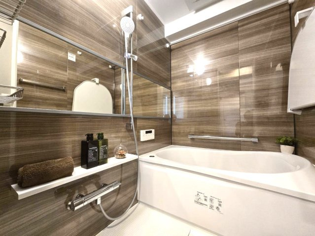 ライオンズマンション博多南第3の浴室|清潔感溢れるバスルーム☆
浴室乾燥システムなど嬉しい機能が充実♪日々の疲れを癒します☆