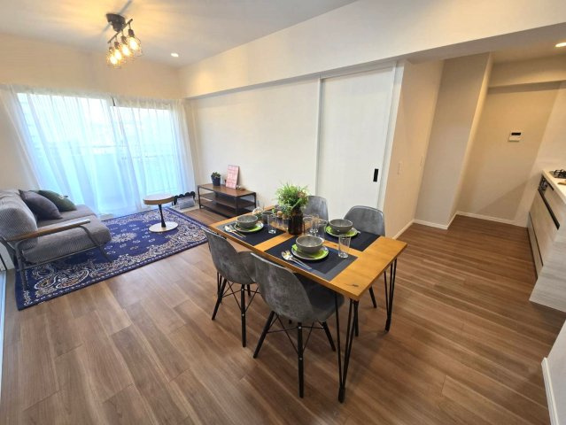 ライオンズマンション博多南第3の居間・リビング|家具を配置しやすいリビング。
リビングは1番長く居るお部屋だから、使いやすいことが何より大切☆
