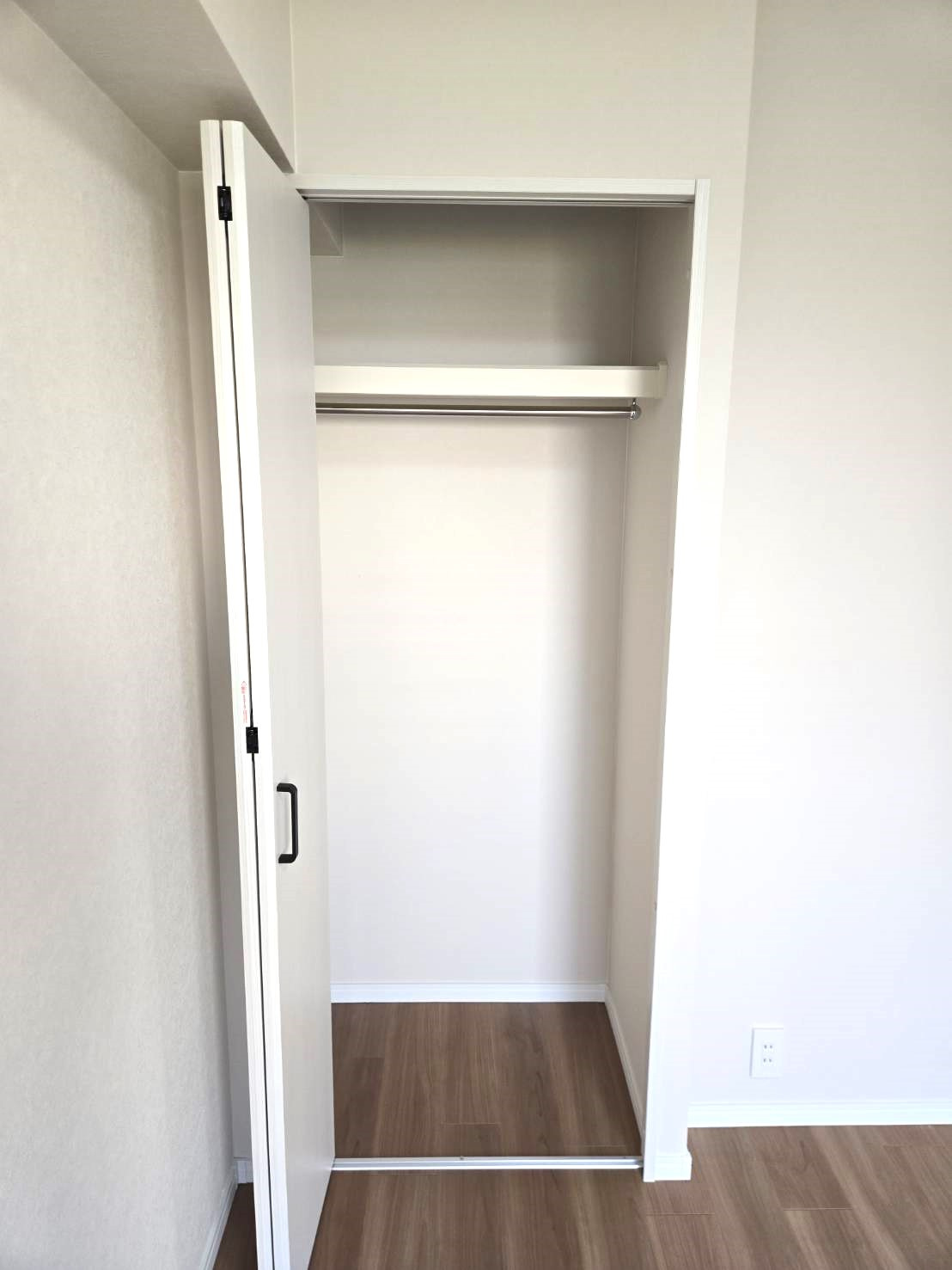 ライオンズマンション博多南第3の収納|
天井まである収納♪長いものも収まりそうですよね！
