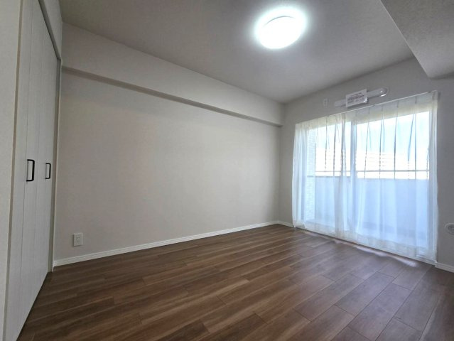 ライオンズマンション博多南第3の洋室|南東向き陽当たり良好なので日中は電気をつけずに明るいです☆