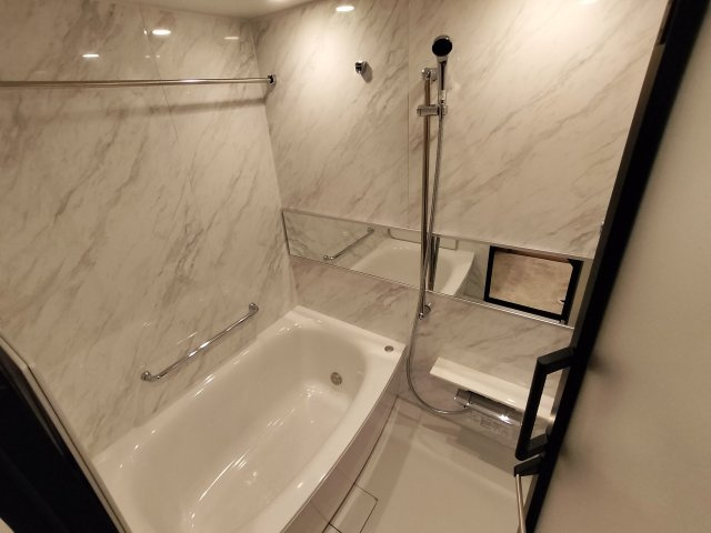 プレシス千葉みなとベイフロントの浴室