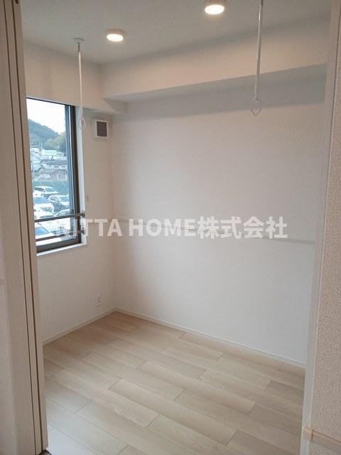 ティープラント飛鳥の洋室|３帖の広々サンルームは魅力的！！