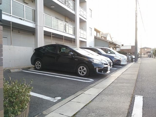 ル・キャステルの駐車場