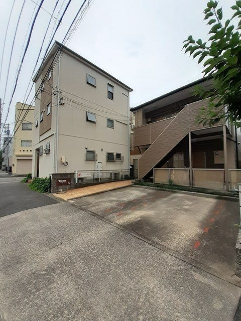 バイオレットの駐車場