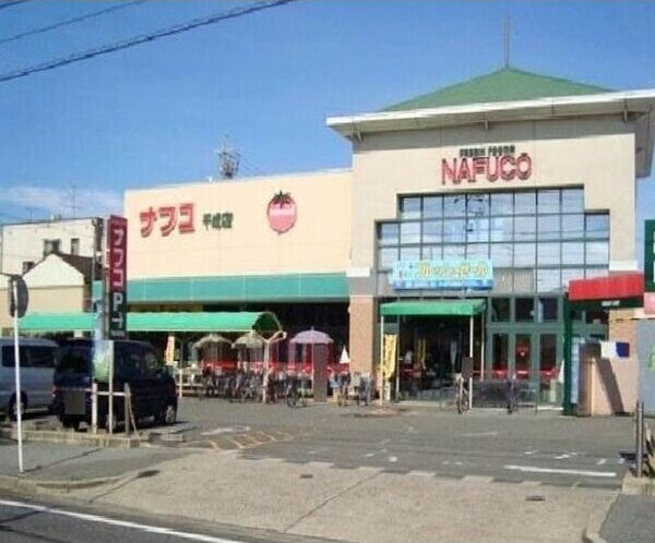 ラルジュ・ツカサ・タンドレスの周辺