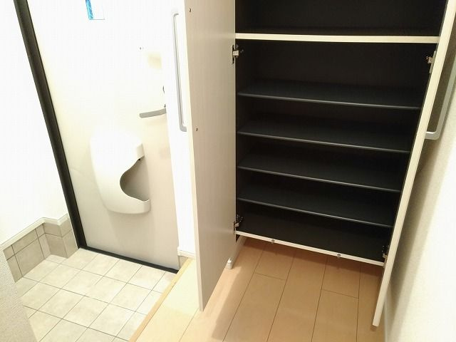 サニーアベニューの玄関