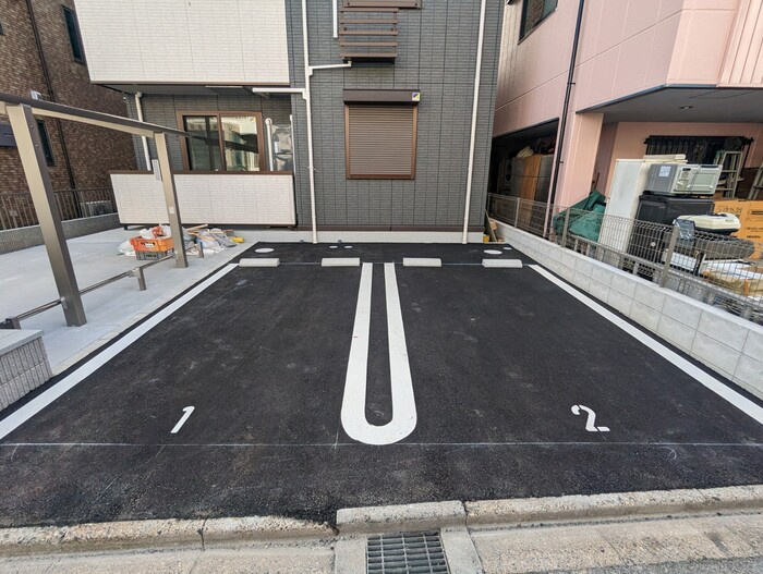 グラン弥富通の駐車場