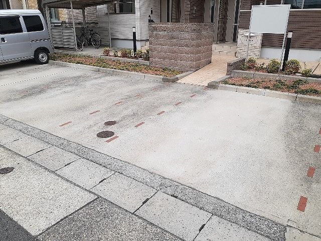 ラ　レーヌ（Ｌａ　Ｒｅｉｎｅ）の駐車場