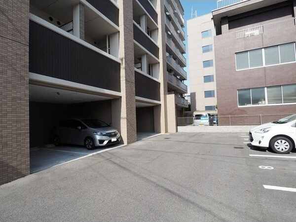 カンピオーネ御器所通の駐車場