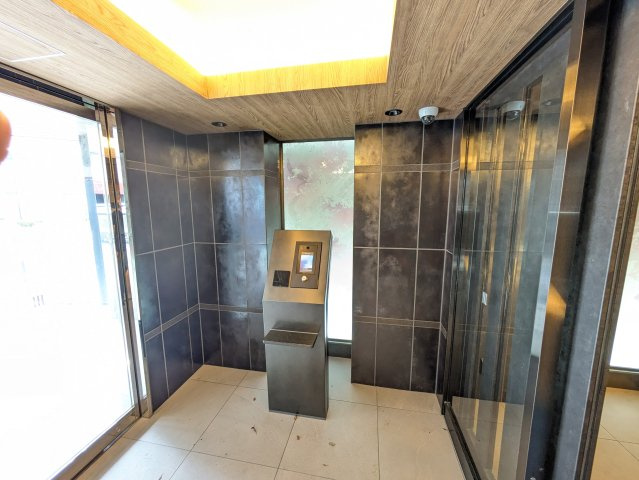 リシュドール堀田駅東のエントランス
