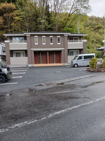 シュウェット　メゾンの駐車場
