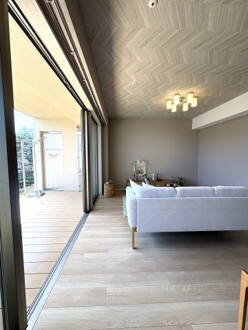 KAMAKURA TERRACE LIVING — 由比ガ浜の余白の居間・リビング