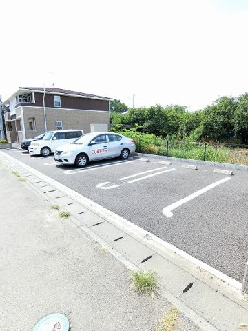 フォレストビューの駐車場