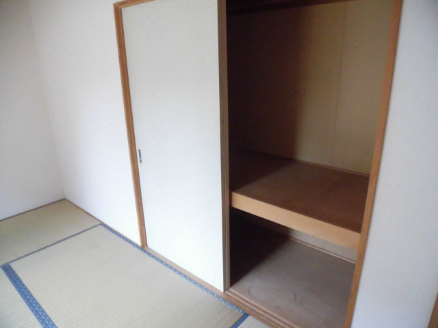 新田ハイツの収納