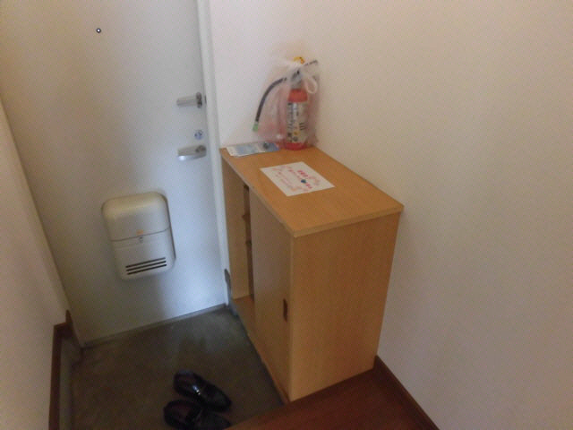 新田ハイツの玄関