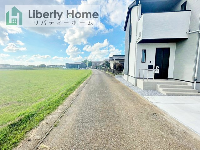 つくば市東光台2期　新築戸建　1号棟の前面道路含む現地写真