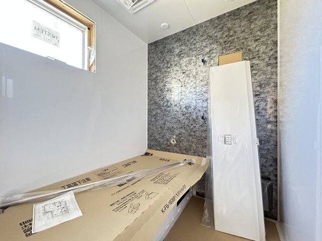 高知市朝倉丙A号地 新築一戸建ての浴室|壁面がきれいなユニットバスです☆