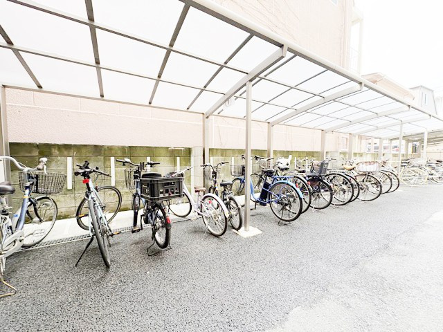 【駐輪場】 | シャンボール新中野 | 自転車置き場。マンションの共用部にあたります。空きの有無や駐輪料金、各戸の台数制限などについては、改めてお問い合わせください。～即日のご見学可能～　お問合せはお気軽にどうぞ。