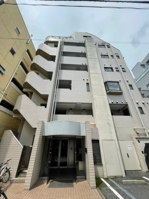 【外観】 | ミリアレジデンス高円寺 | 鉄筋コンクリート造のがっちりとした建物。