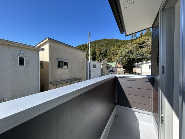 高知市朝倉丙F号地 新築一戸建てのその他|ワイドバルコニーで洗濯物もたくさん干せます◎