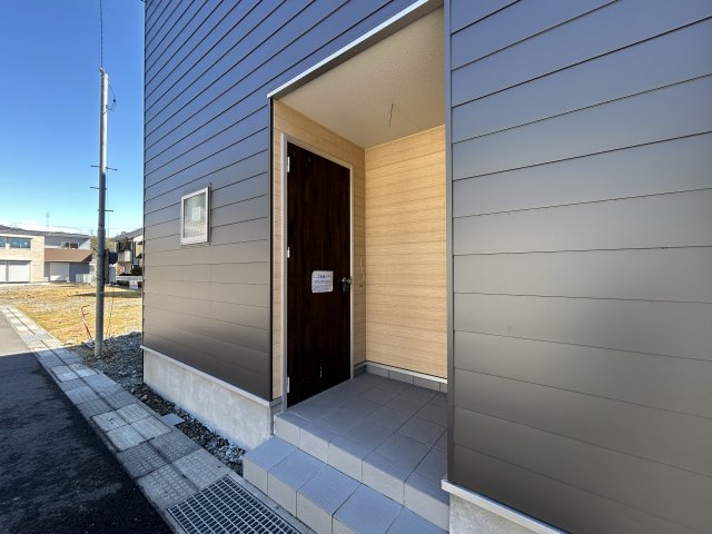 高知市朝倉丙F号地 新築一戸建てのその他|ガルバリウム×木目のおしゃれな玄関☆