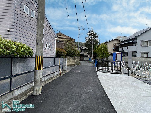 修学院水上田町 新築戸建 1期2次5号地の前面道路含む現地写真