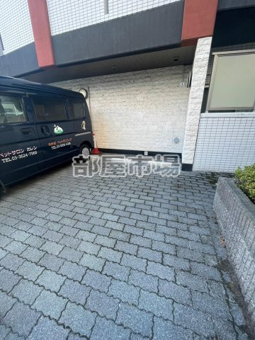 ラヴィリオ錦糸町ベルグレードの駐車場