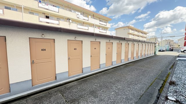 沼津市大岡の中古マンションのその他|各居室に専用の倉庫を備えており、お部屋に入りきらないお荷物も外からすっきり収納でき便利です。