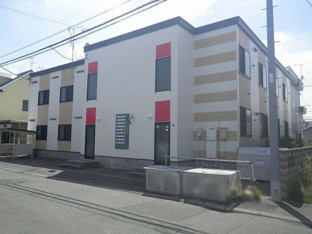 レオパレスフリーダ北５０条の外観|2022年7月外壁塗装いたしました。