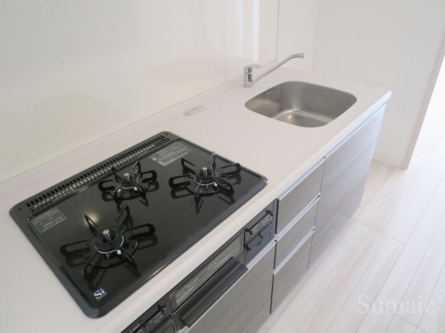 サンブリーズのキッチン|１Ｋタイプでは珍しい３口コンロ♪