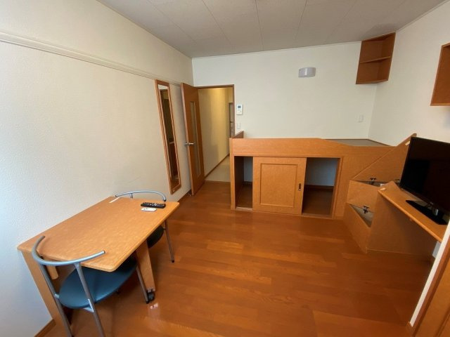 レオパレスモエレパークの居間・リビング