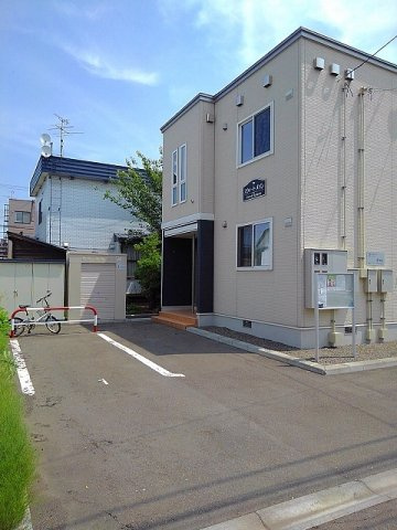 スウィート　メゾンの駐車場