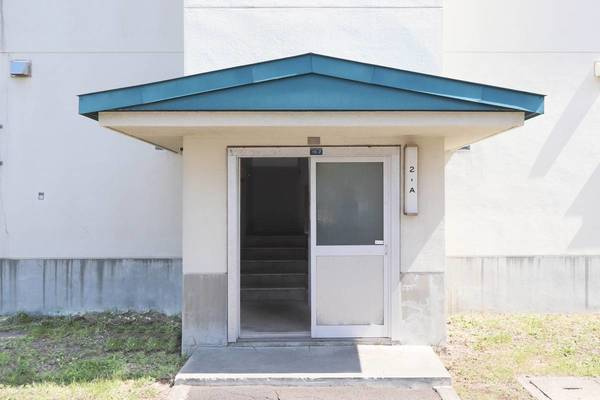 ビレッジハウス手稲3号棟のエントランス