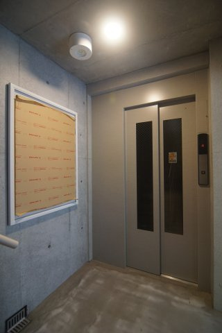 N's one大森町のエントランス|エレベーター付きです。