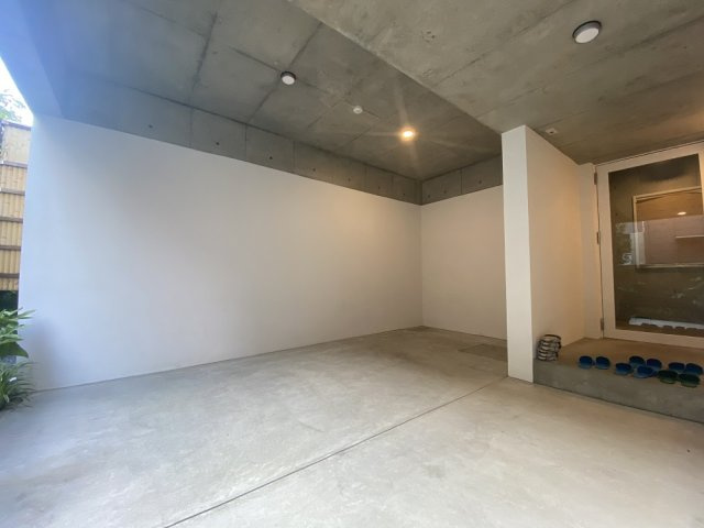 N's one大森町の設備|屋根付きで、道路から離れていてセキュリティ面も安心な自転車駐輪スペースです。